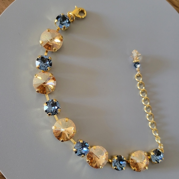 Austrian Crystal Bracelet in Yellow Gold - Picture 7 of 8